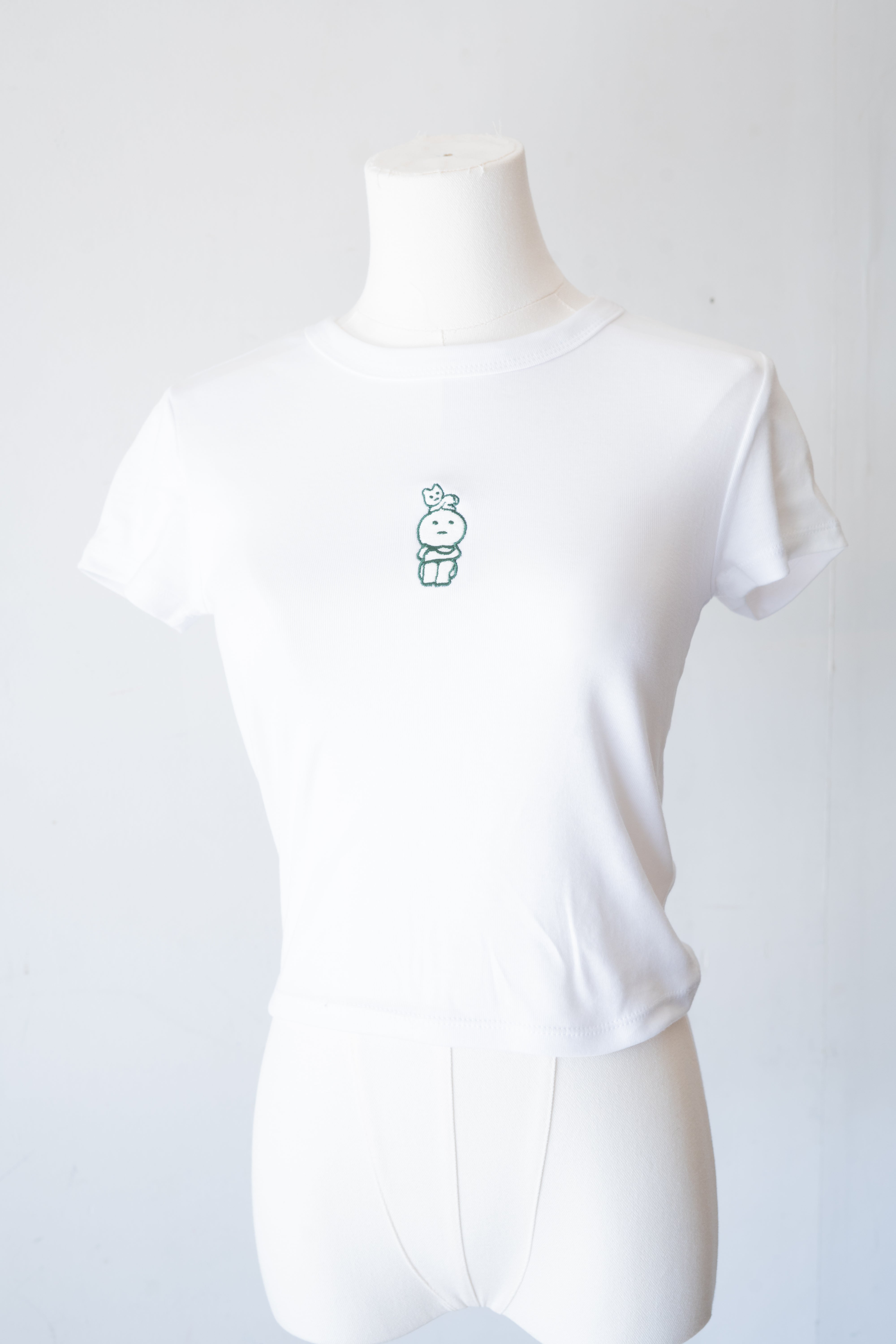 Cat-Sitting on Head Smiski Baby Tee (White)